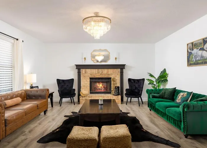 Timeless-texas-inn - Heated Pool Oasis & Lux Vibe