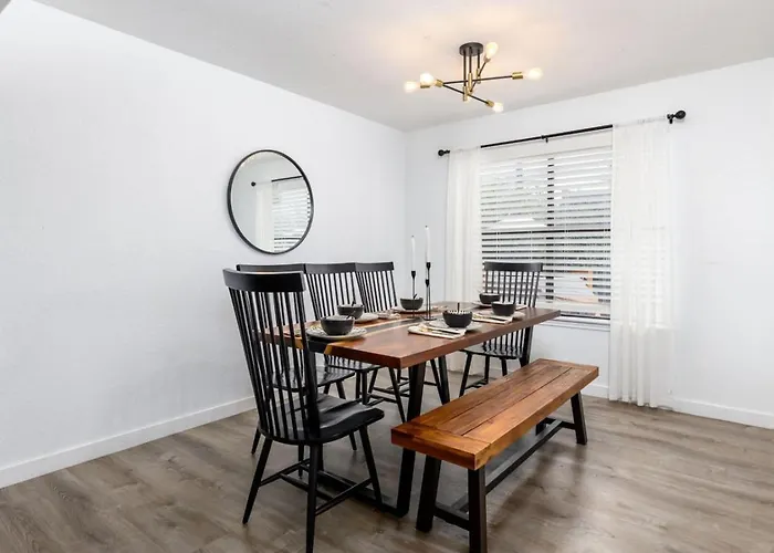Holiday home Timeless-texas-inn - Heated Pool Oasis & Lux Vibe Round Rock