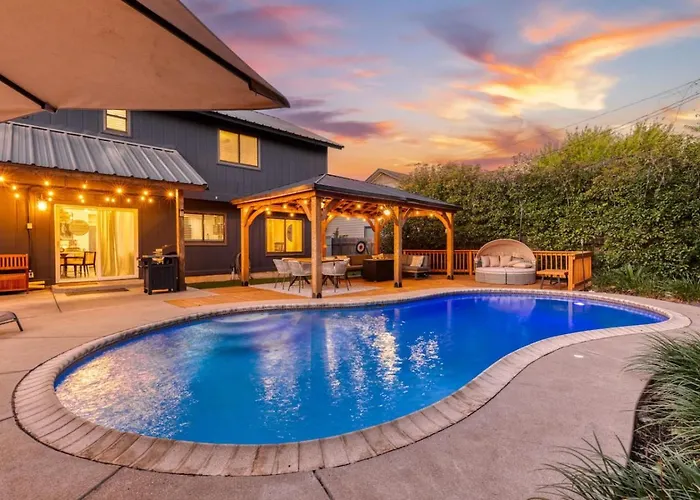 Holiday home Timeless-texas-inn - Heated Pool Oasis & Lux Vibe *