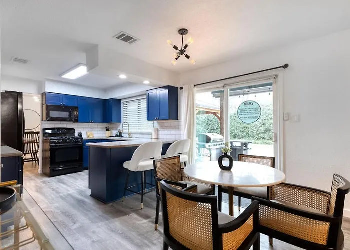 Timeless-texas-inn - Heated Pool Oasis & Lux Vibe