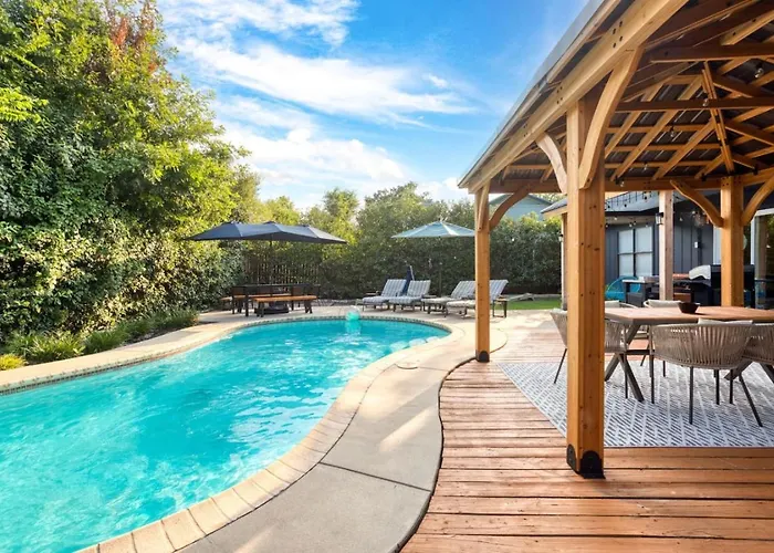 Timeless-texas-inn - Heated Pool Oasis & Lux Vibe